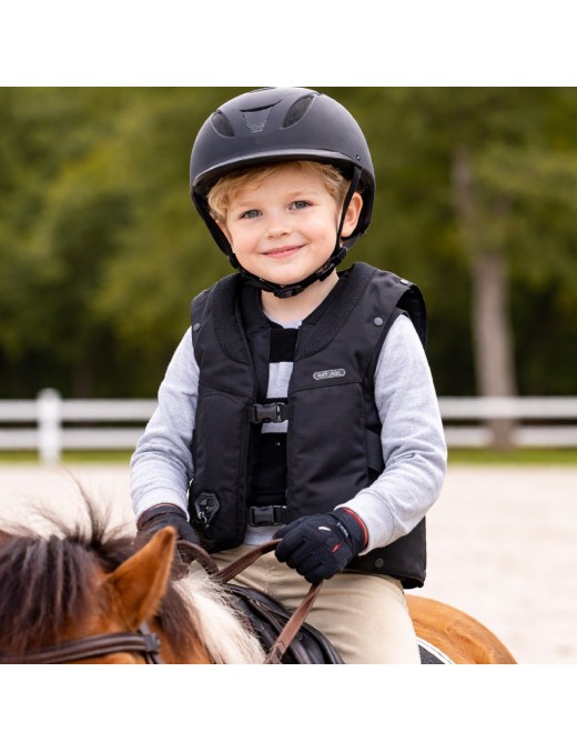 Kind met Hit-Air Complet 3 Kids airbag vest paardrijden veiligheid